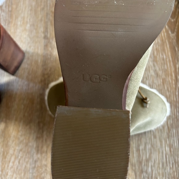 Ugg size 9 Ugg sheepskin suede ankle boots - Picture 3 of 5